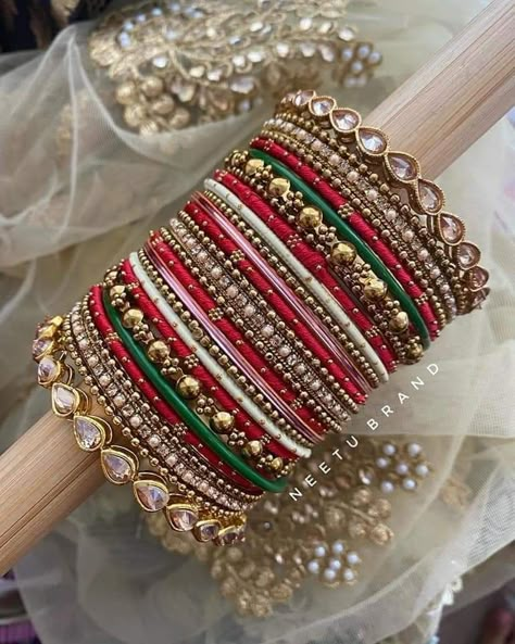 Choora Designs, Indian Bridal Bangles, Fancy Bangles, Bridal Jewellery Inspiration, Thread Bangles Design, Colorful Bangles, Womens Bangles, Antique Jewellery Designs, Fancy Jewellery Designs