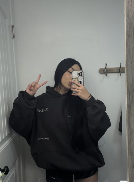 Oversized Hoodie Pajamas, Baggy Hoodies For Women, Oversized Hoodie Pjs, Black Oversized Hoodie Outfit Aesthetic, Oversized Hoodie Outfit Grunge, Huge Hoodie Outfit, Mai Pham Hoodie, Boyfriends Hoodie Outfit, Oversized Hoodie Outfit Plus Size