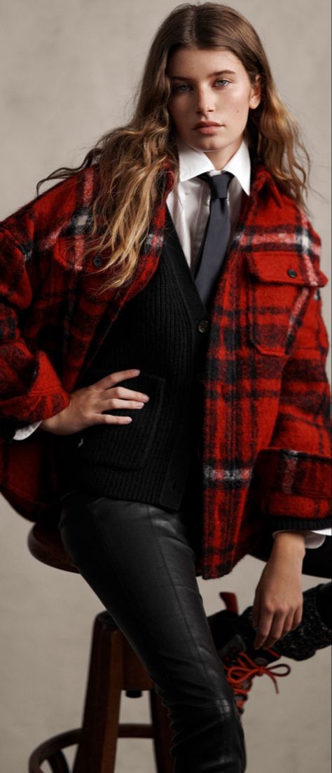 Ralph Lauren Christmas Outfit, Ralph Lauren Holiday, Ralph Lauren Christmas, Holiday Dressing, Plaid And Leather, Ralph Lauren Style, Woman Suit Fashion, Fashion Now, Tie Styles