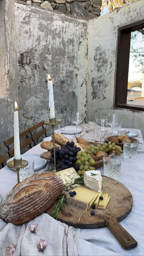 Northern Canada, Bread Cheese, Dinner Party Table, Grazing Tables, Cheese Bread, Wine And Dine, Birthday Dinners, Wild Things, Wedding Mood