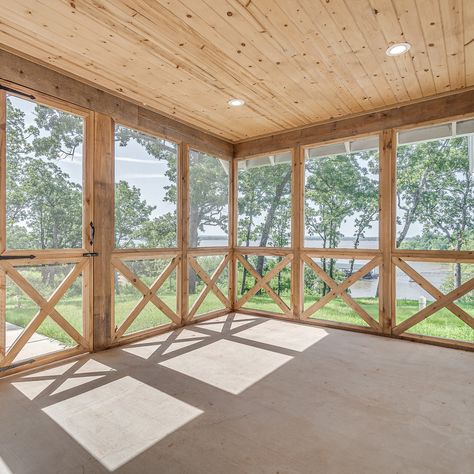 75 Screened-In Porch Ideas You'll Love - May, 2024 | Houzz Rustic Screened In Porch, Simple Screened In Porch, Screened In Front Porch Ideas, Screened Patios, Screened In Front Porch, Small Screened Porch, Screened In Porch Ideas, Screened Front Porches, Ludlow Vermont