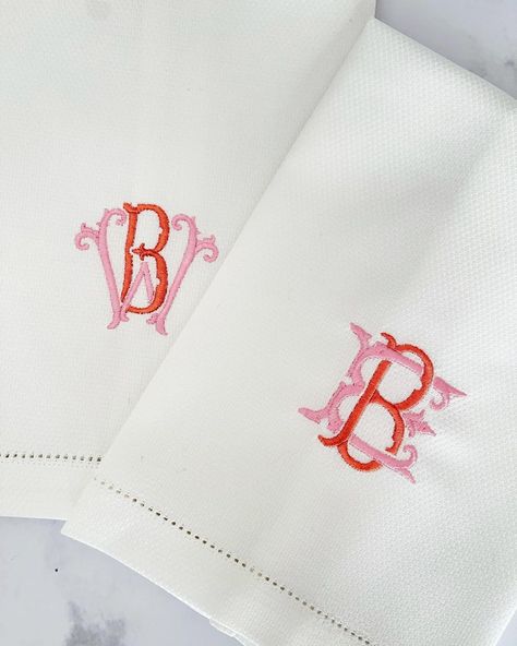 Bobbins Design on Instagram: “Pretty coral and pink for these cotton pique guest towels~ #guesttowels #monogram #monogrammed #monogrammedtowels #monogrammedlinens…” Preppy Monogram, Monogrammed Linens, Lush Garden, Guest Towels, Monogram Design, Indoor Outdoor Living, Cozy Space, Pool Designs, Kitchen Towels