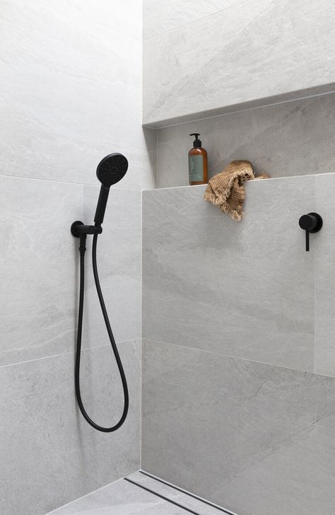 Can I Use Large Tiles in a shower? — Zephyr + Stone Large Tile Bathroom, Large Shower Tile, Drømme Bad, Large Tiles, Bathroom Inspiration Modern, Bad Inspiration, Decor Baie, Large Tile, Bathroom Design Inspiration