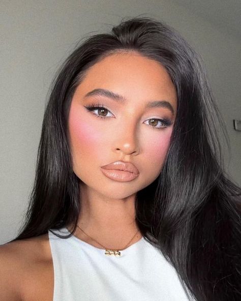 Light Pink Blush Makeup, Baby Pink Blush Makeup, Makeup Inspiration Glam, Pink Blush Makeup, Vacation Makeup, Weddings 2024, Sultry Makeup, Romantic Makeup, Expensive Makeup