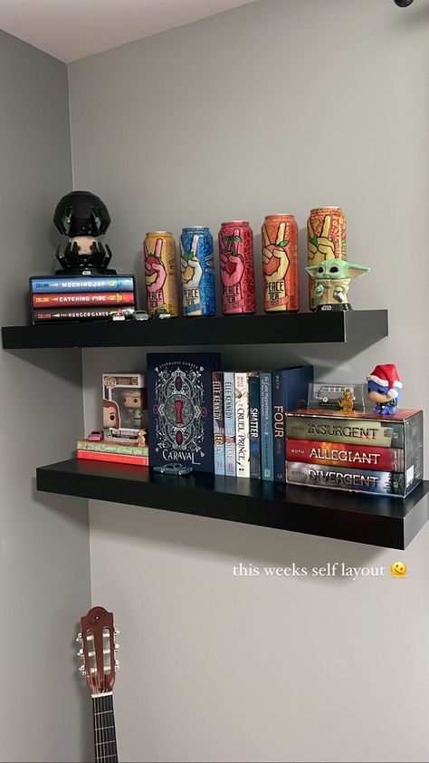 Streetwear Shelf Decor, Mens Room Storage Ideas, Men Room Shelf Decor, Simple Room Decor For Men, Repisas Aesthetic, Guys Room Ideas Men, Room Inspo Men, Ikea Lack Shelf Ideas, Guys Bedroom Decor