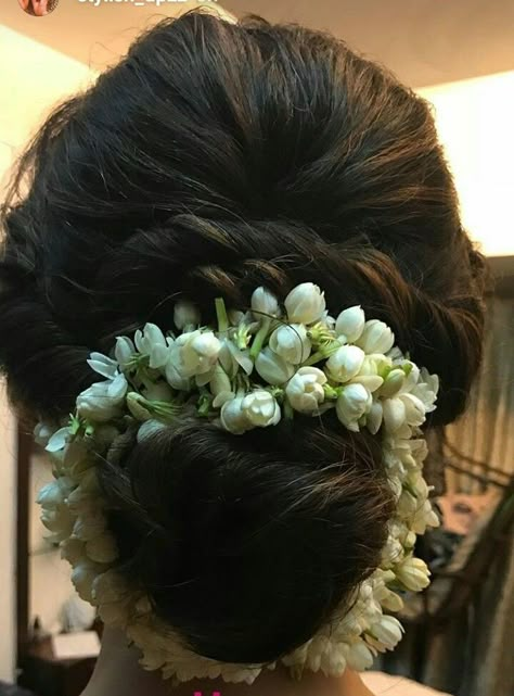 Simple Hairstyle For Saree, Hairstyle For Saree, Hair Style On Saree, Saree Hairstyles, Engagement Hairstyles, Bridal Hairdo, Simple Hairstyle, Traditional Hairstyle, Bridal Hair Buns