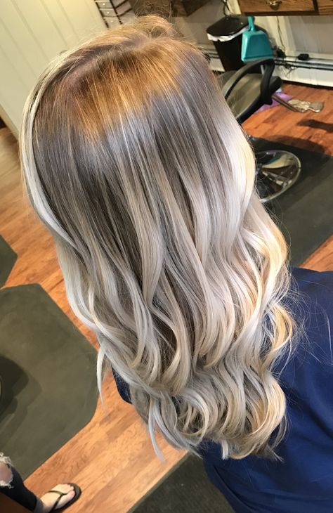 Ash blonde root smudge hair color Ash Blonde Hair Root Smudge, Extended Root Blonde, Ash Blonde Smudge Root, Ash Brown Roots Blonde Hair, Ash Blonde Root Melt, Ash Blonde Hair With Root Smudge, Ash Blonde Root Smudge, Mushroom Blonde Root Melt, Heavy Highlight With Root Smudge