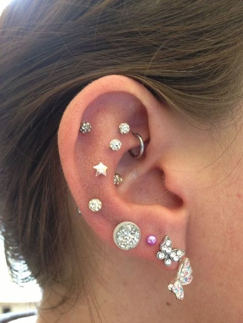 Incredible! Multiple ear piercings including lobes, cartilage, conch, etc. credit to amazed1313.tumblr.com Inner Ear Piercing, Upper Lobe Piercing, Double Ear Piercings, Upper Lobe, Ear Piercings Helix, Cute Ear Piercings, Multiple Ear Piercings, Multiple Piercings, Cute Piercings