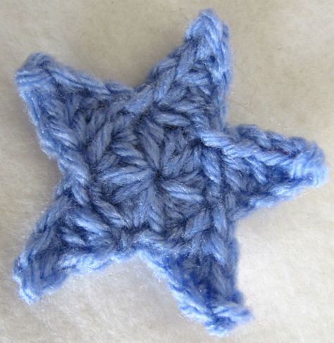 Best Free Crochet » Free Crochet Pattern – Small Star #8  Yep, this is actually the best star pattern-after the first point it was so easy I crocheted ten stars in a row without having to check the pattern. Pin it as a reminder! Crochet 5 Point Star Free Pattern, Crocheted Star, Crochet Star Patterns, Star Applique, Santa Pillow, Star Crochet, Crochet Appliques, Penanda Buku, Crochet Embellishments