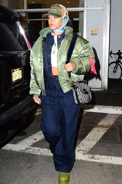 Rihanna Street Style, Looks Rihanna, Rihanna Love, Rihanna Outfits, Rihanna Style, Scarf Outfit, Celebrity Street Style, How To Wear Scarves, Stella Mccartney Adidas