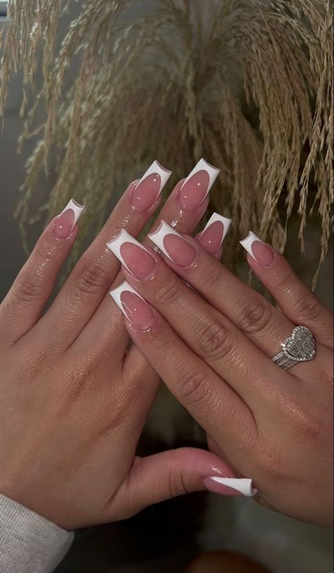 Short Medium Acrylic Nails Square, Mail Inspo 2023 Square, Medium Nail Designs White, Medium French Acrylic Nails, Med Nails Square, French Nails Acrylic White, Best Acrylic Nails Medium, Medium Frenchies Nails, Deep White French Nails