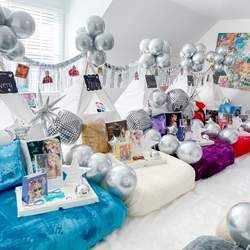 Taylor Swift Teepee Party, Taylor Swift Tent Party, Taylor Swift Slumber Party Ideas, Taylor Swift Sleepover Tents, Taylor Swift Slumber Party, Taylor Swift Inspired Birthday, Hosting Era, Birthday Taylor Swift, Sleepover Birthday Party