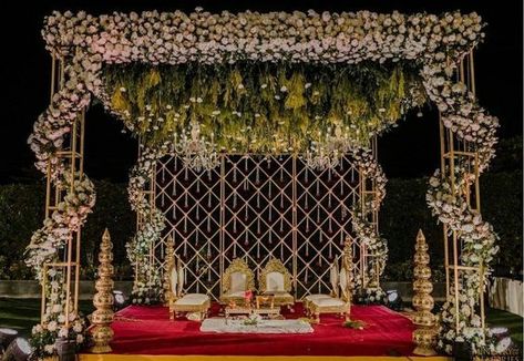 Wedding Stage Decorations Outdoor Night, Mandap Design For Night Wedding, Marriage Mandap Decoration Indian Night, Wedding Mandap Decor Indian Outdoor, Night Mandap Decor Indian, Mandap Stage Decoration, Night Mandap Decor, Phere Mandap Decoration Night, Marriage Chori Design