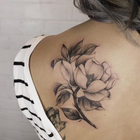 southern magnolia, sits on top of a healed tulip I did a few months ago... thx michelle! 💖 Gardenia Tattoo, Tattoo Son, Magnolia Tattoo, M Tattoos, Southern Magnolia, Beautiful Flower Tattoos, Shoulder Tattoos For Women, Up Tattoos, Tattoo Sleeve Designs