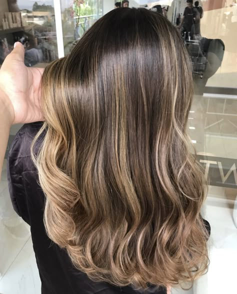 Cold Highlights Brown Hair, Bronze Blonde, Highlight Balayage, Baylage Hair, Beige Highlights, Brown With Blonde Highlights, Brown Hair Inspo, Brunette Hair With Highlights, Brown Hair With Blonde Highlights