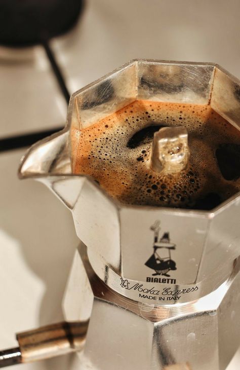 Moka Pot Coffee, Italian Espresso, Coffee Obsession, Coffee Pictures, Coffee Uses, Italian Coffee, Coffee Photography, Coffee Type, A Cup Of Coffee