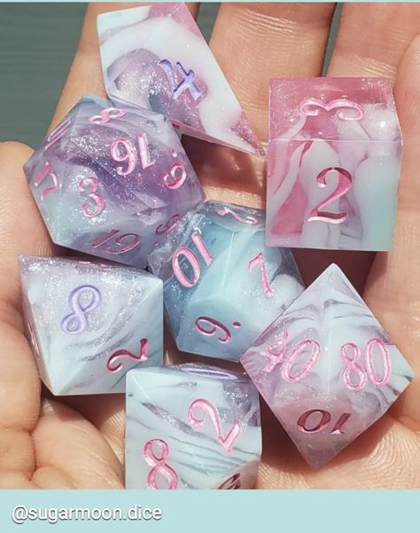 Custom Dnd Dice, D&d Aesthetic Dice, D&d Ideas For Dms, Resin Dice Ideas, Dice Inspiration, Diy Resin Dice, Resin Dnd Dice, Dice Ideas, Cool Dnd Dice