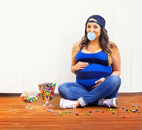 Bubblegum maternity photo Bubble Gum Maternity Pictures, Goofy Maternity Pictures, Not Cheesy Maternity Photos, Maternity Photo Funny, Smiling Maternity Photos, Photography Hobby, Maternity Pics, Ready To Pop, My Niece