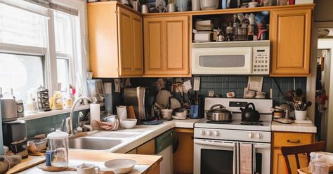 25 Things To Declutter In The Kitchen (And 3 Unexpected Items To Keep) Declutter Kitchen Cabinets, Kitchen Clutter Solutions, Kitchen Decluttering, Things To Declutter, Decluttering Checklist, Counter Clutter, Declutter Checklist, Clutter Solutions, Decluttering Inspiration