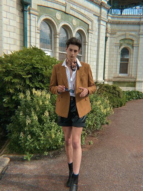 Men With Feminine Clothes, Men In Feminine Clothes Aesthetic, Femenine Outfits Men, Feminine Guy Outfits, Feminine Men Outfits, Feminine Male Outfits, Feminine Men Fashion, Guys In Skirts, Fashion Models Men