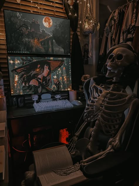 Goth Gaming Setup Aesthetic, Aesthetic Streaming Room, Victorian Gaming Setup, Cozy Streamer Setup, Horror Themed Gaming Setup, Goth Computer Setup, Gothic Computer Setup, Horror Pc Setup, Gothic Gaming Room