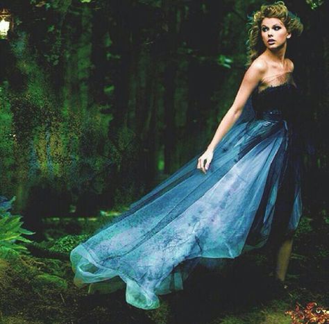 enchanted Blonde Taylor Swift, Taylor Swift Haunted, Picture Of Taylor Swift, Soft Grunge Aesthetic, Taylor Swift Speak Now, Pop Queen, Speak Now, Cute Photography, Taylor Swift Wallpaper