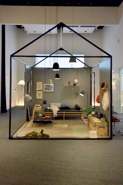 Interior Design Exhibition, Industrial Office Design, Visual Merchandising Displays, Showroom Interior Design, Small Bench, Stall Designs, Lighting Showroom, Exhibition Stand Design, Exhibition Booth Design