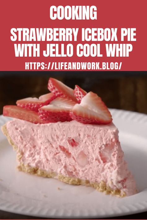 Jello Pie Cool Whip, Strawberry Icebox Pie, Sweetened Condensed Milk Desserts, Jello With Cool Whip, Icebox Pies, Strawberry Jello Pie, Baked Strawberry Pie, Frozen Strawberry Recipes, Strawberry Pies