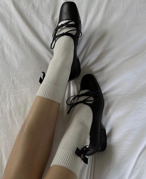 Light Academia Fashion Aesthetic, Nicole Saldana, Light Academia Fashion, Classy Wardrobe, Stunning Shoes, La Rose, Shoe Inspo, Socks And Tights, Pretty Shoes