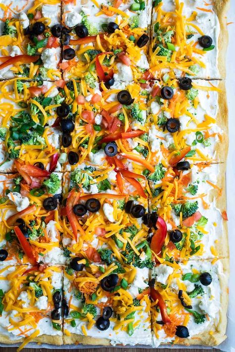 Veggie Pizza - Culinary Hill Easy Veggie Pizza, Appetizer Recipes Cold, Garden Pizza, Veggie Pizza Recipe, Veg Pizza, Chicken Honey, Healthy Pizza Recipes, Easy Veggie, Veggie Pizza