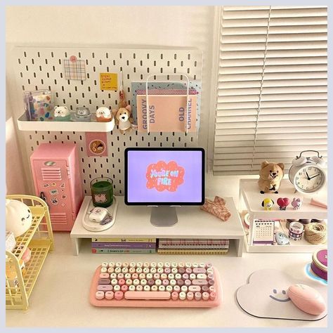 Cute Organized Desk, Danish Desk Aesthetic, Aethstetic Desk Ideas, Desk Cute Ideas, Cute Desk Storage, Pretty Desk Ideas, Organized Desk Ideas, Cool Decor Ideas, Danish Pastel Desk Setup