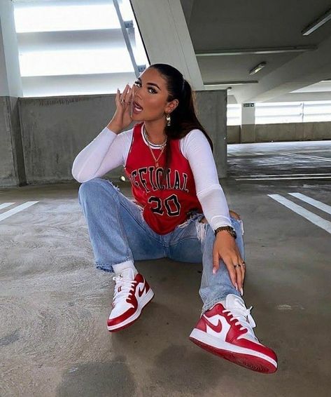 Basketball Outfit For Women Fashion, Basketball Outfit For Women, Basketball Game Outfit Women, Basketball Game Outfit, Male Athletes, Jersey Fits, Jordan 1 Sneakers, Nba Game, Jordan Jersey