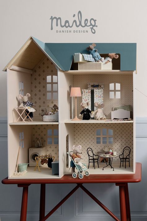 maileg dollhouse filled with maileg mice and furniture. Maileg Dollhouse, Maileg Furniture, Maileg Dolls, Wallpaper Shelves, Host Dinner Party, Baby Room Rugs, Lovely Home, Family Cooking, Wooden Dollhouse