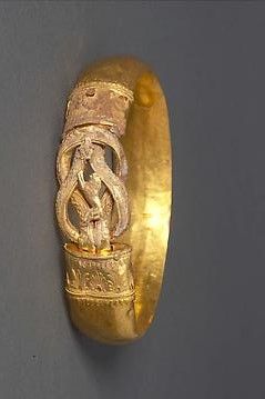 Greek Gold Armband with Heracles Knot PERIOD  5th century BC CULTURE  Greek, Classical Period Heracles Knot, Greek Artifacts, Antique Gold Bracelet, Byzantine Gold, Ancient Greek Jewelry, Gold Arm Band, Ancient Jewels, Roman Jewelry, Ancient Jewellery