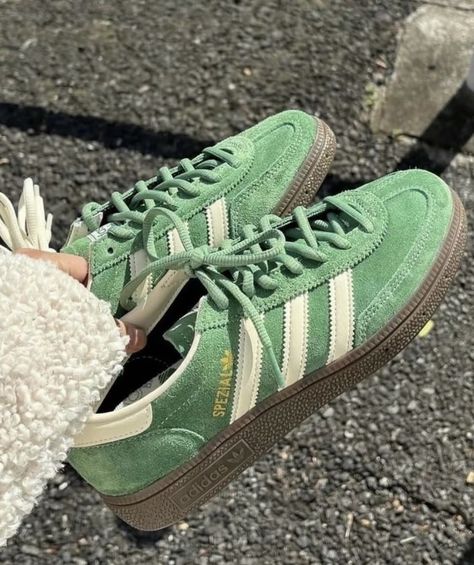 Green Adidas Shoes, Adidas Handball Spezial, Adidas Handball, Green Adidas, Adidas Spezial, Green Cream, Cream White, Adidas Shoes, Twist