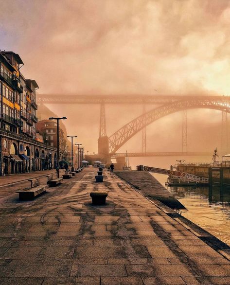 Portugal ✦ SUPER PORTUGAL 🇵🇹 on Instagram: “O Cais da Ribeira, um dos locais mais bonitos, antigos e típicos do Porto, continua sem o habitual frenesim que sempre o caracterizou.…” Instagram Portugal, Architecture Project, The Gallery, Railroad Tracks, New York Skyline, Road Trip, Portugal, Country Roads, Road