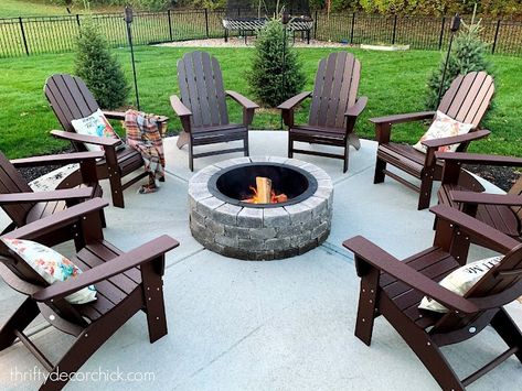 concrete patio with fire pit and chairs Fire Pit Ideas Backyard Concrete, Firepits Backyard Cement, Patio Chairs Around Fire Pit, Fire Pit Concrete Patio, Cement Fire Pit Area, Cement Patio With Fire Pit, Outdoor Fire Pit Chairs, Round Concrete Patio, Round Patio Ideas