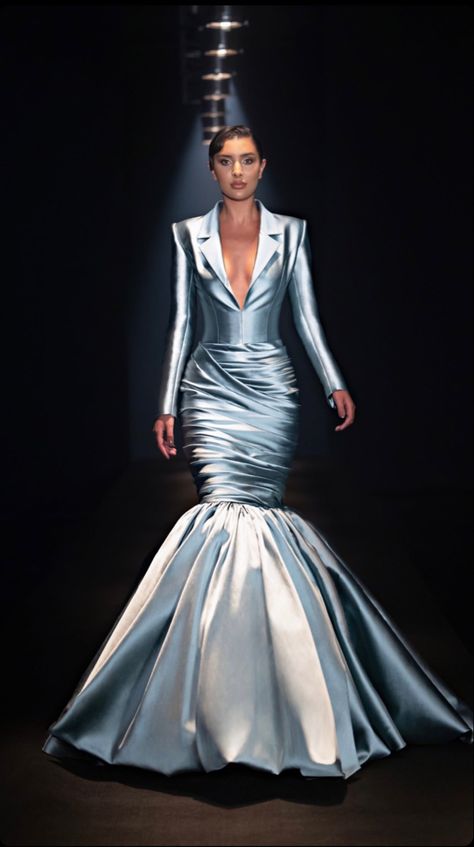 Rami Kadi, Mode Mantel, Formal Dresses With Sleeves, Couture Looks, Gareth Pugh, Couture Mode, Solid Color Dress, Couture Gowns, Glam Dresses