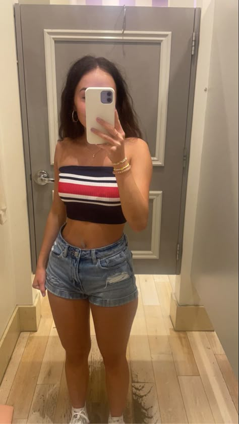 Tank Top Jean Shorts Outfit, Tub Top Outfit, Summer Latina Outfit, Shorts And Crop Top Outfits, Cool Summer Fits, Tube Top With Shorts, Small Body Type, Summer Camp Fits, Comfy Summer Fits