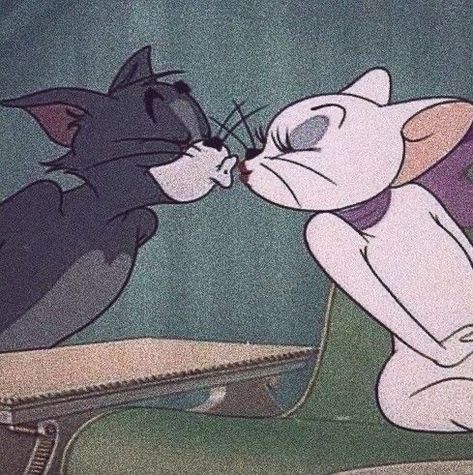 Love Cartoons Aesthetic, Desenho Tom E Jerry, Tom Et Jerry, Tom And Jerry Cartoon, Cartoons Love, Old Disney, Pinturas Disney, Cartoon Memes, Old Cartoons