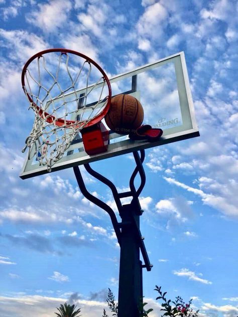 Basketball Background, Portable Basketball Hoop, Bola Basket, Basket Sport, Basketball Photography, Basketball Funny, Basketball Wallpaper, Sports Aesthetic, Basketball Pictures