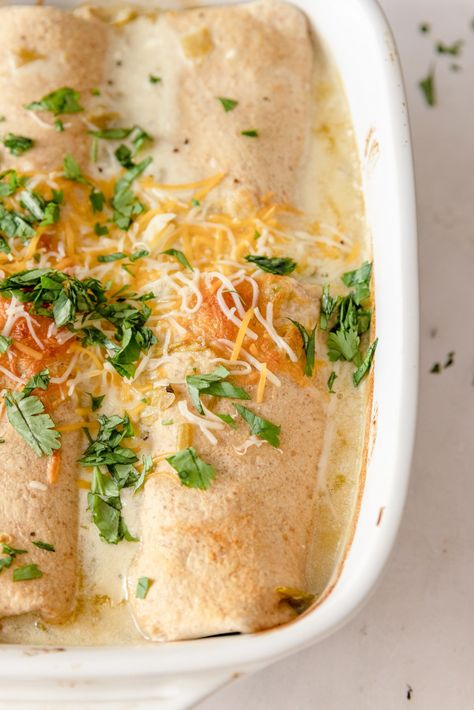 Needing a tasty dinner in a pinch? These Freezer White Chicken Enchiladas with greek yogurt and green chili sauce are done in 30 minutes and are mouthwatering! Dairy Free Enchiladas, Green Chile Enchilada Sauce, Green Chili Sauce, Enchilada Ingredients, White Chicken Enchiladas, Chicken Enchilada Recipe, White Chicken, Enchilada Recipes, Chicken Enchiladas