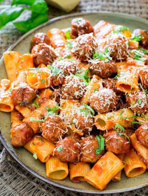 Pasta And Meatballs, Arrabiata Sauce, Christmas Dinner Ideas, Ground Pork Recipes, Homemade Dinner Recipes, Christmas Dinner Menu, Pasta Dinners, Christmas Food Dinner, Homemade Dinner