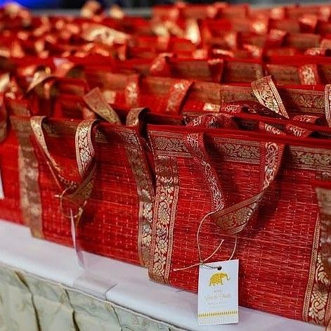 Our Thamboolam bags at a recent wedding. Reusable and durable Return gift ! Call @ 9940024372 Watsapp @ 9944099666 Tambulam Ideas, Wedding Gift Pack For Guests, Return Gift Bags Indian, Indian Return Gifts, Jute Bags For Return Gifts, Thambulam Gift Ideas, Return Gifts Indian Ideas For Wedding, Thamboolam Ideas, Pooja Return Gift Ideas