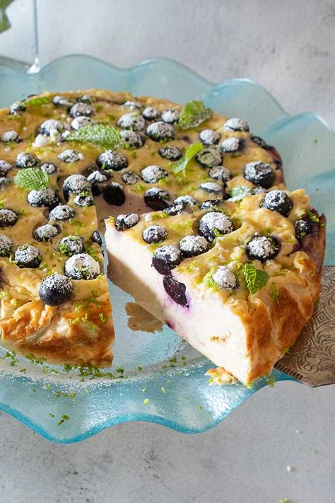 Yogurt Cake Healthy, Jelly Donuts Recipe, Moroccan Cake, Moroccan Desserts, Easy Custard, Apple Coffee Cakes, Moroccan Dishes, Iftar Recipes, Low Fat Yogurt