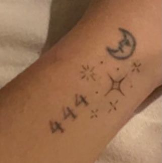 Aesthetic Stick N Poke, Stick N Poke Aesthetic, Stick And Poke Moon, Stick And Poke Aesthetic, Stick And Poke Tattoo Aesthetic, Stick And Poke Designs, Stick And Poke Tattoo Ideas Simple, Cute Stick And Poke, Simple Stick And Poke Tattoo