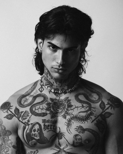 Tattooed Long Haired Men, Dark Hair Tattoos Men, Hot Cholos, Hair Tattoo Man, Guys Ear Piercings, Avatar Tattoo, Male Portrait Poses, Modern Tattoos, Hair Tattoos