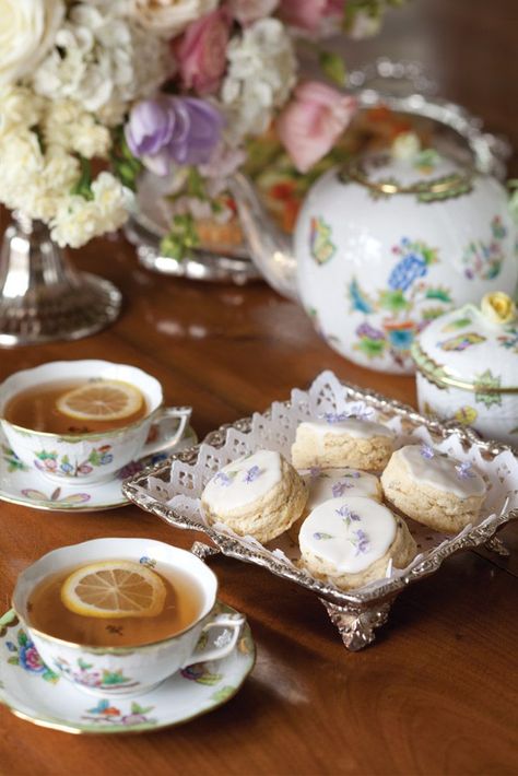 Pass around gleaming silver trays of dainty Lavender Cream Scones, tea sandwiches, herb-strewn savories, and flower-bedecked sweets—all worthy of a queen. Click the link to read our favorite scone recipes! English Afternoon Tea, Lavender Cream, English Tea Party, Cream Scones, Tafel Decor, Royal Tea, Tea Party Food, Afternoon Tea Parties, Chocolate Caliente