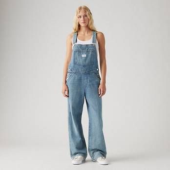 Baggy Women's Overalls - Medium Wash | Levi's® US Levi’s Overalls, Overalls Outfit Black Women, Levis Overalls Outfit, Levis Overalls, Baggy Overalls, Ribcage Jeans, Overalls Outfit, Women's Overalls, Sweatshirt Outfit