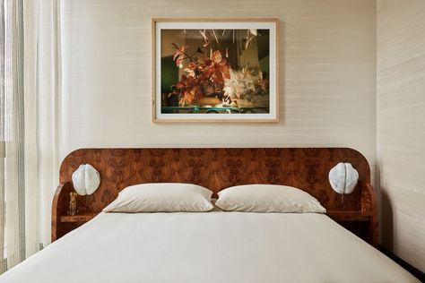 These Headboards Make Your Bedroom Look Like a Luxury Hotel - WSJ Bedroom Pillows Arrangement, Hotel Headboard, No Sleep Till Brooklyn, Low Headboard, New York Design, Deco Bedroom, Bedroom Pillows, Small Room Bedroom, Bedroom Suite